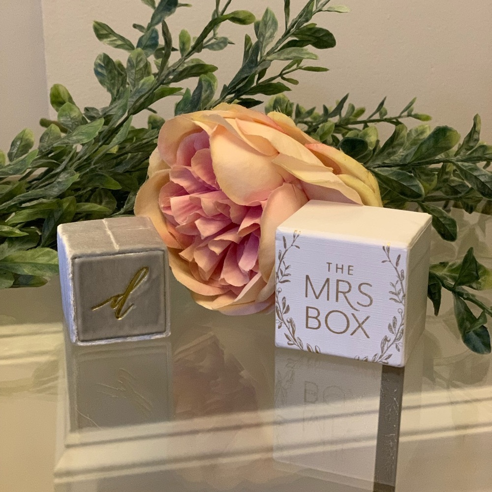 The Mrs Box with Monogrammed ‘d’